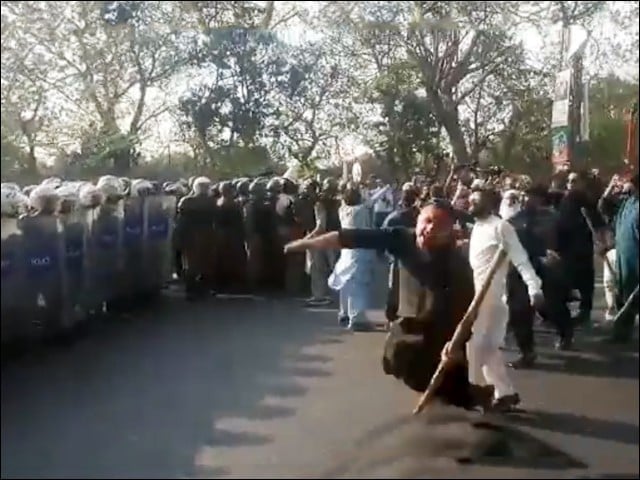 PTI workers at zaman park